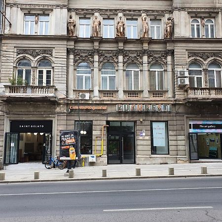 Upstairs Boutique Aparthotel Bucharest Exterior photo